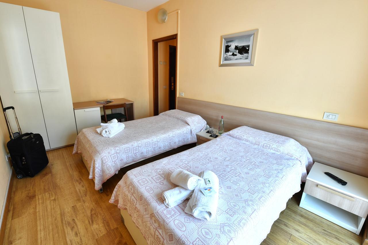 Hotel Motel Europa 多莫多索拉 外观 照片